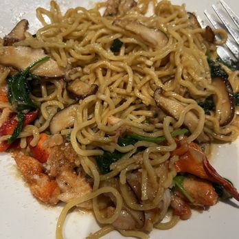 Yard House - Lobster Garlic Noodles - Bars Near Me - Temecula, California Yard House - Lobster Garlic Noodles - Bars Near Me - Temecula, California