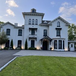 The Hudson House & Distillery - Outside