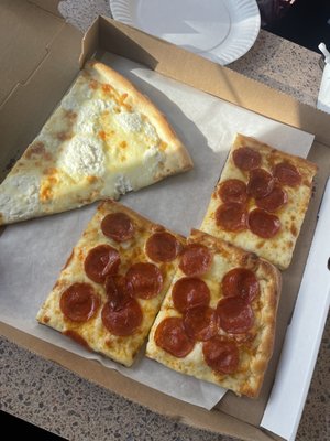 4 Corners Pizzeria by null