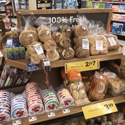 Food Lion - Can't read the sign though.