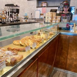 There are impressive selection of pastries, with fantastic Espresso, Cappuccino price are Awesome cappuccino small less than $3.00.