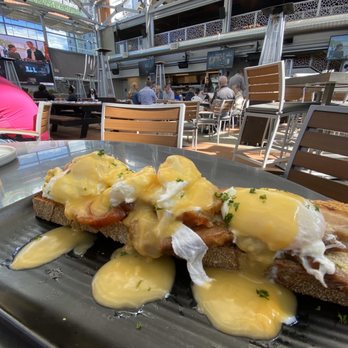 The Front Yard - Bacon Eggs Benedict - Beer Gardens Near Me - Las Vegas, Nevada