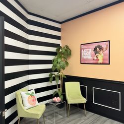 The Pampered Peach - Woodbridge - Waiting area