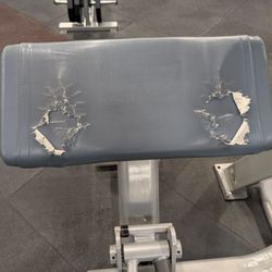 LA Fitness - Worn out equipment