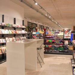 Fischer Wolle - Unser neuer Handarbeitsmarkt.  Seit 2015 finden Sie auf 850 qm deutschlands größte Auswahl an Handstrickgarne und Zubehör.