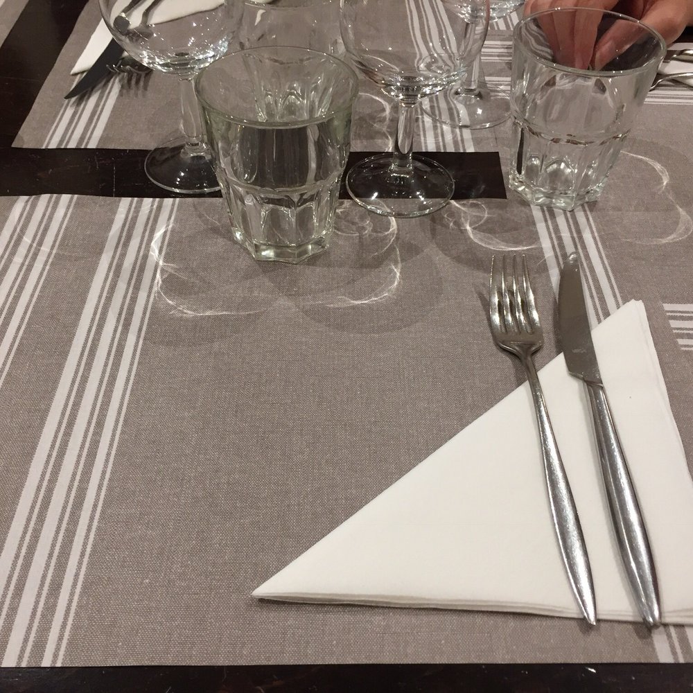 Les Embruns - Nouveaux placemats and silverware - French Near Me - Paris, 75 Les Embruns - Nouveaux placemats and silverware - French Near Me - Paris, 75