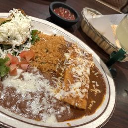 Cheese enchilada, chicken taco, pinto beans, rice... Margarita