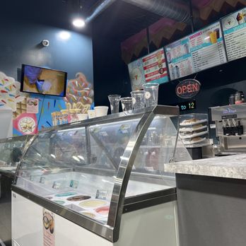 Twin Cones Custard - AMOCO - My mini pancakes being made ! - Ice Cream & Frozen Yogurt Near Me - Dearborn, Michigan