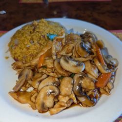 Beijing Restaurant - Chicken and mushroom lunch special