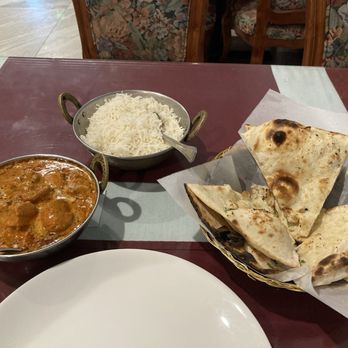 Grand Taj - Butter chicken with rice and garlic naan. - Indian Near Me - Riverside, California Grand Taj - Butter chicken with rice and garlic naan. - Indian Near Me - Riverside, California