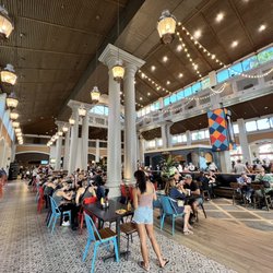 El Mercado de Coronado - Seating