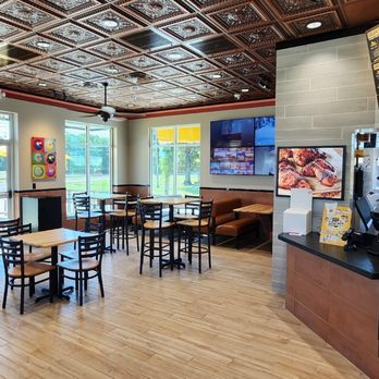 Golden Chick - the interior of a fast food restaurant - Fast Food Near Me - Texarkana, Texas Golden Chick - the interior of a fast food restaurant - Fast Food Near Me - Texarkana, Texas