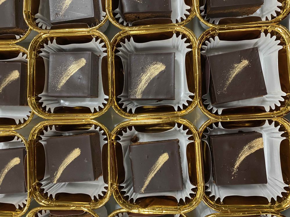 Spontaneous Confections Logo