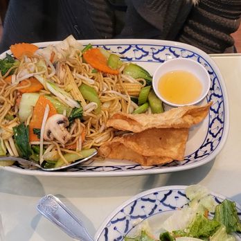 President Thai - Vegetable only chow mein (lunch) - Thai Near Me - Pasadena, California President Thai - Vegetable only chow mein (lunch) - Thai Near Me - Pasadena, California