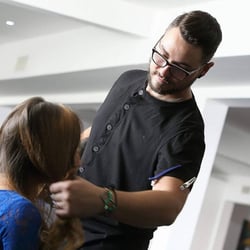 I Furente - I Furente Parrucchieri al lavoro mentre si prendono cura dei capelli delle ragazze di Miss Neapolis 2015