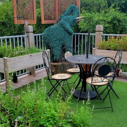 Chocolat Abeille - Patio Seating