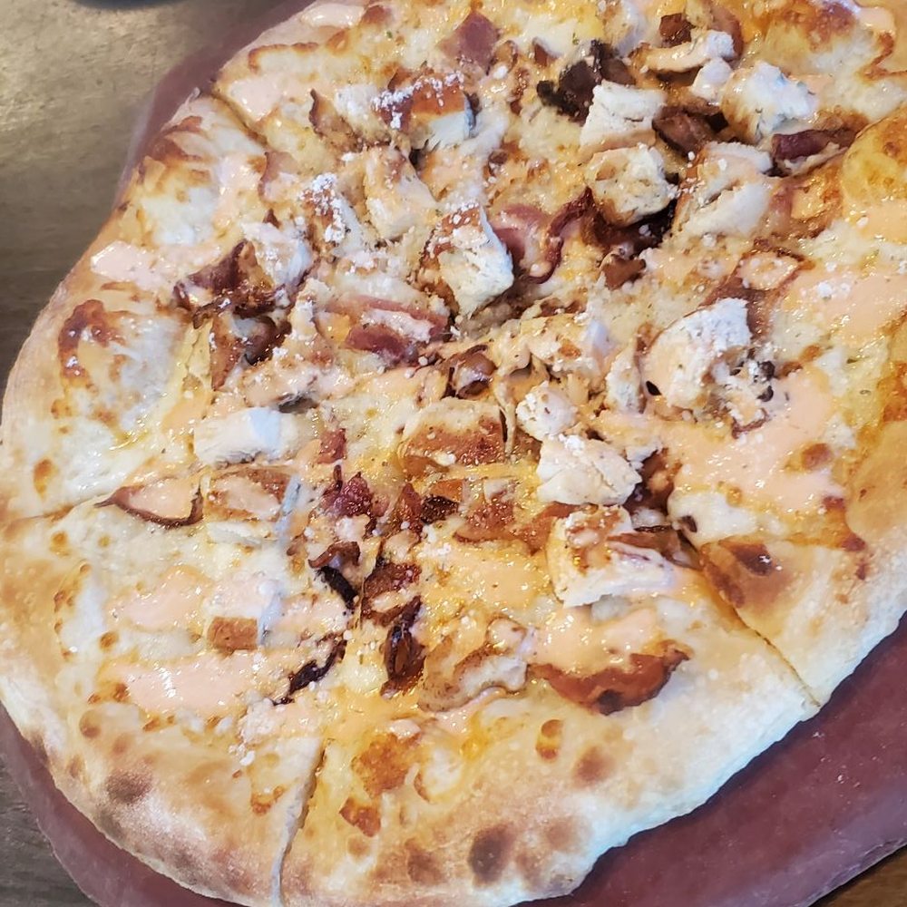 Maggie McFly's - Chicken pizza - New American Near Me - Glastonbury, Connecticut