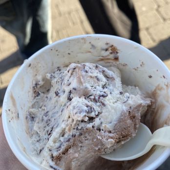 Kilwins Ice Cream - Chocolate - Fudge - a hand holding a cup of ice cream - Candy Stores Near Me - Gatlinburg, Tennessee Kilwins Ice Cream - Chocolate - Fudge - a hand holding a cup of ice cream - Candy Stores Near Me - Gatlinburg, Tennessee