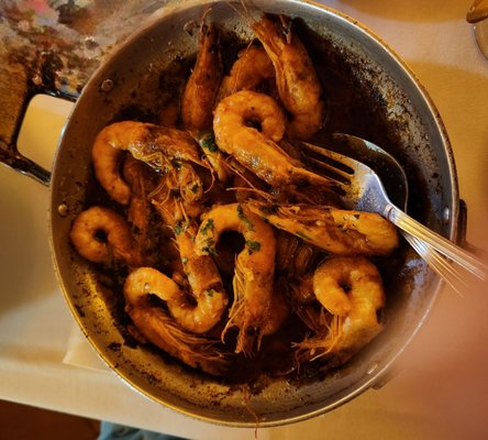 Photo of Adega São Nicolau - Porto, 13, PT. Garlic shrimps. A lot of shrimps in a delicious sauce that we also used for the octopus rice.