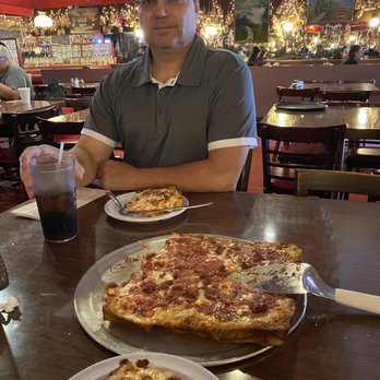 Loui's Pizza - Pizza Near Me - Hazel Park, Michigan