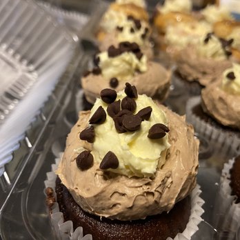 Sweet T’s Cupcakery - chocolate cupcakes with frosting and chocolate chips - Cupcakes Near Me - Twin Falls, Idaho Sweet T’s Cupcakery - chocolate cupcakes with frosting and chocolate chips - Cupcakes Near Me - Twin Falls, Idaho