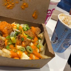 McDonald's - Buffalo chicken poutine