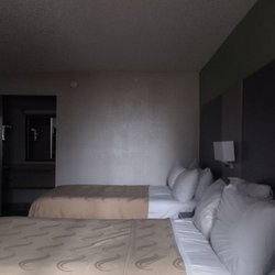 Quality Inn - Clean room, sorry, didn't get photo with better lighting