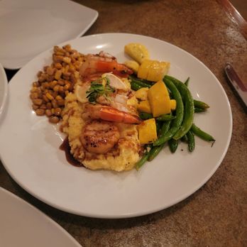 Pogreba Restaurant - Shrimp and scalloped with sweet corn and string beans accompanying by mashed potatoes and yellow zucchini - American Near Me - La Crosse, Wisconsin Pogreba Restaurant - Shrimp and scalloped with sweet corn and string beans accompanying by mashed potatoes and yellow zucchini - American Near Me - La Crosse, Wisconsin