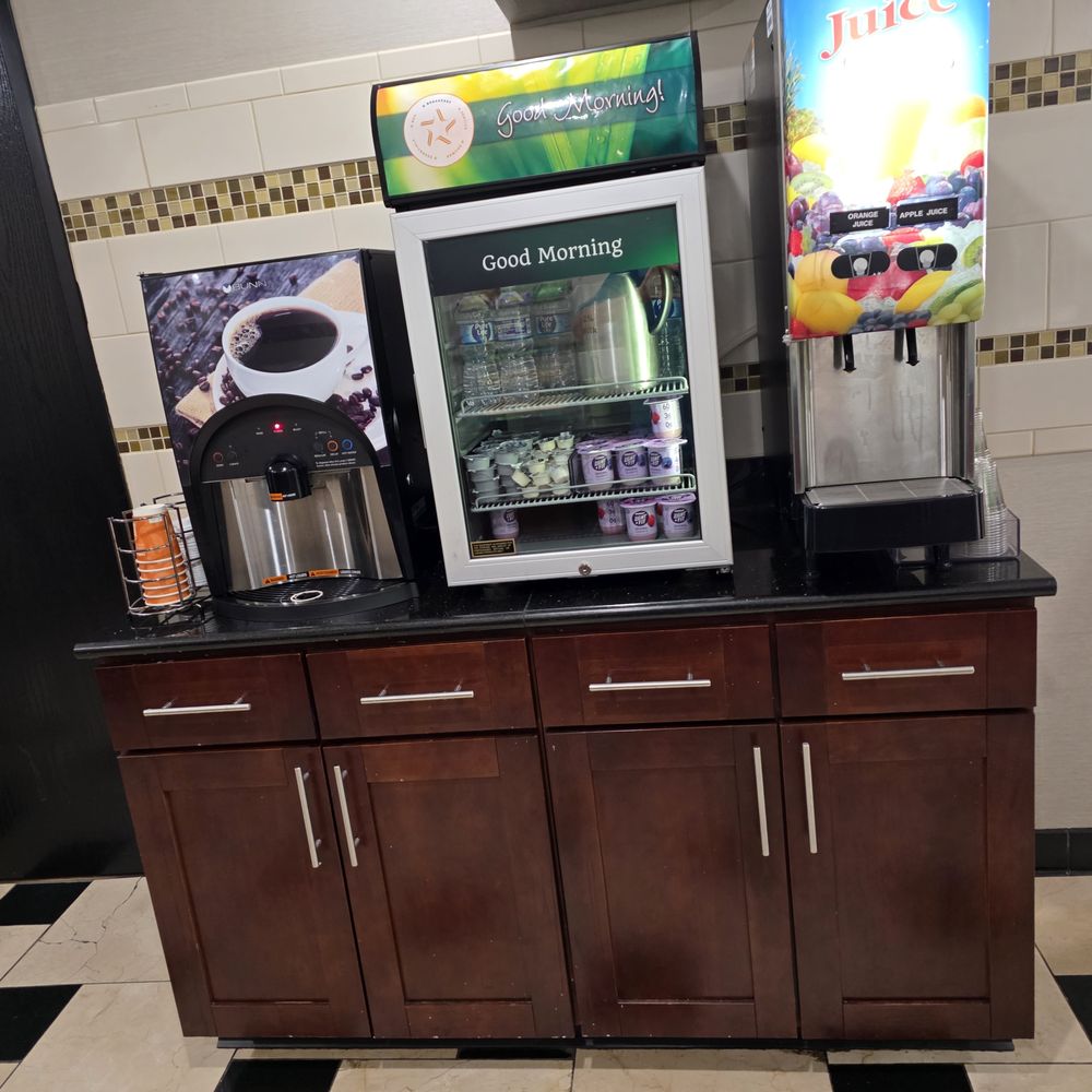 Quality Inn & Suites - Breakfast area: Coffee and Juice area - Hotels Near Me - Mattoon, Illinois Quality Inn & Suites - Breakfast area: Coffee and Juice area - Hotels Near Me - Mattoon, Illinois
