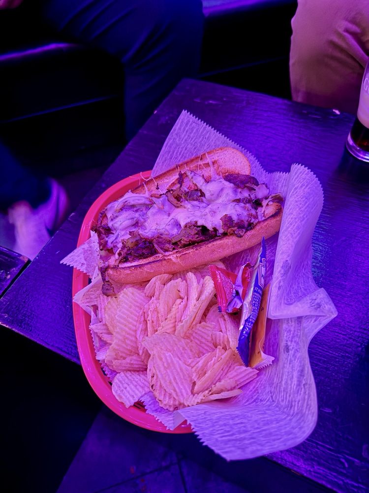 Trusty's Full-Serve Bar