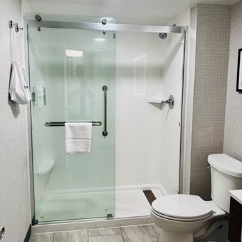 Hampton Inn Washington - The Shower - Hotels Near Me - Washington, Pennsylvania