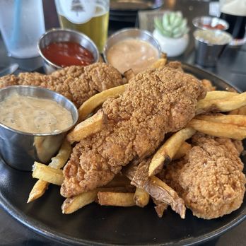 Dunstan Tap & Table - Burgers Near Me - Scarborough, Maine