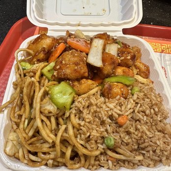 Wok N Roll - Vegan Garlic Chicken (Spicy) plate. - Ramen Near Me - Long Beach, California