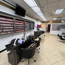 Glow Deluxe Nail Bar 