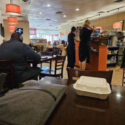 Mockingbird Kitchen - Restaurant is packed during lunch