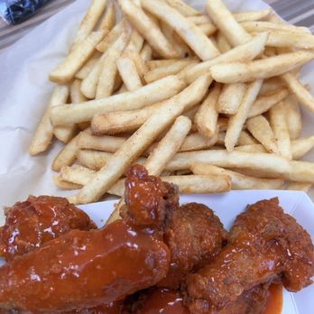 RJ Burgers - Buffalo wings with fries - Burgers Near Me - Buena Park, California