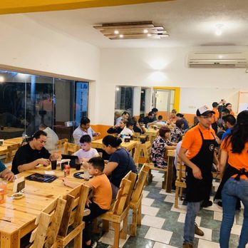La Costra Nostra - Agradable salón con aire acondicionado - Tacos Near Me - La Paz, BCS La Costra Nostra - Agradable salón con aire acondicionado - Tacos Near Me - La Paz, BCS