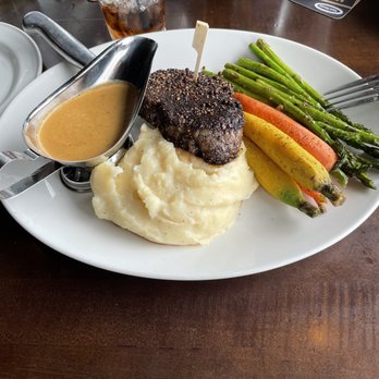 Yard House - 7.5 oz. Pepper Crusted Filet - New American Near Me - Lombard, Illinois
