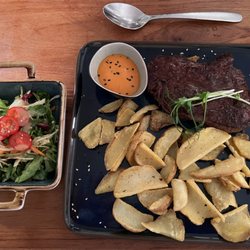 Fleckenstein's - Steak mit frischen Pommes und Salat... ein Gedicht!
