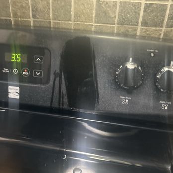 Estefany Cleaning Services - The kitchen that was only cleaned half way. - Home Cleaning Near Me