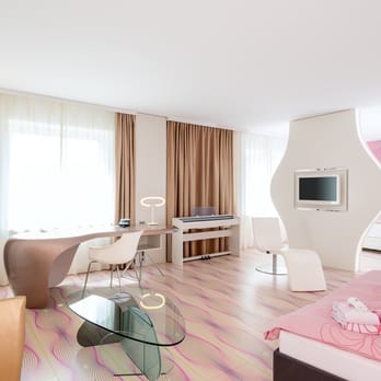 nhow BERLIN - Family Room with View - Hotels Near Me - Berlin, BE