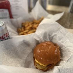 Shrimpy's Grill and Golf - Smash butter burger with cheese