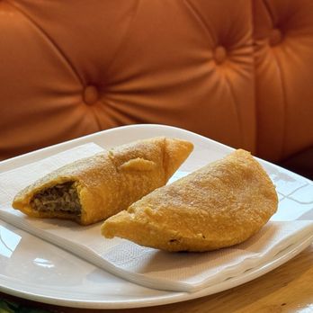 Noches de Colombia - Beef Empanada de Carne - Spanish Near Me - Paterson, New Jersey