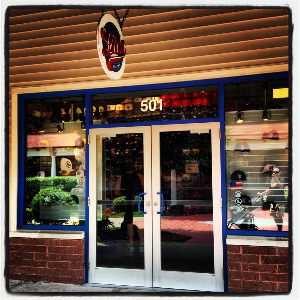 LIDS 1 Premium Outlet Blvd, Wrentham, Massachusetts Sports Wear