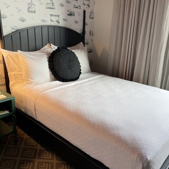 El Capitan Hotel - Bed in the room - Hotels Near Me - Merced, California El Capitan Hotel - Bed in the room - Hotels Near Me - Merced, California