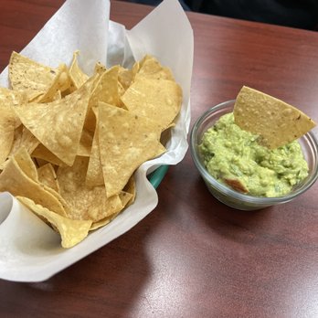 La Estancia Mexican Restaurant - Chips and Guacamole - Mexican Near Me - Glendale, California