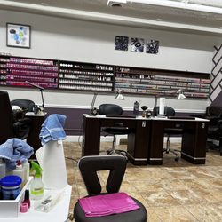 Madison Nails - Inside