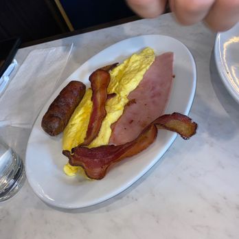 Neptune Diner - Diners Near Me - Bayside, New York