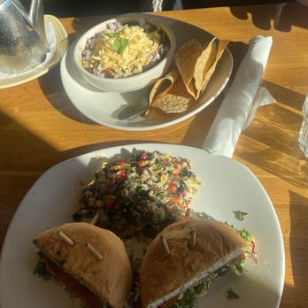 Northstar Cafe - Black bean & chicken chili, Chicken & Avocado Sandwich - New American Near Me - Liberty Township, Ohio