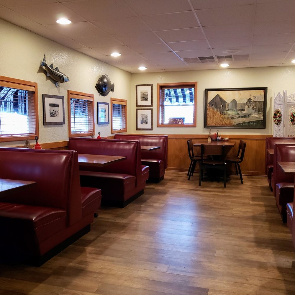 Darrell's Restaurant - Dining Area at Darrell's - Seafood Near Me - Manteo, North Carolina Darrell's Restaurant - Dining Area at Darrell's - Seafood Near Me - Manteo, North Carolina